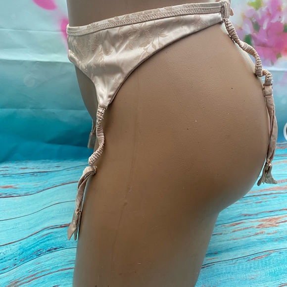 Vintage garter belt Victoria’s Secret rare - Picture 2 of 3